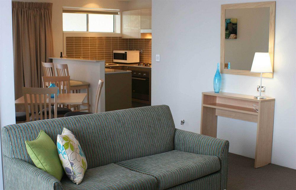 Quality Suites Pioneer Sands Wollongong Bagian luar foto