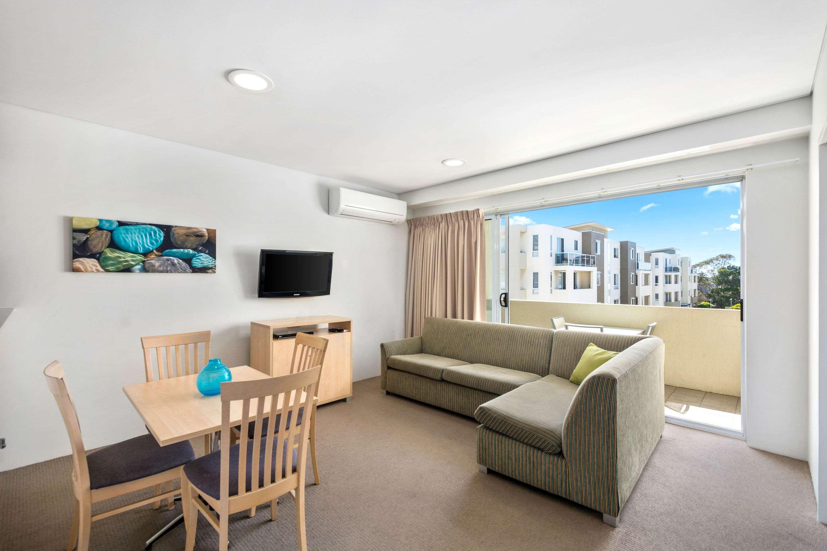 Quality Suites Pioneer Sands Wollongong Bagian luar foto