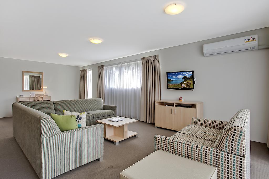 Quality Suites Pioneer Sands Wollongong Bagian luar foto