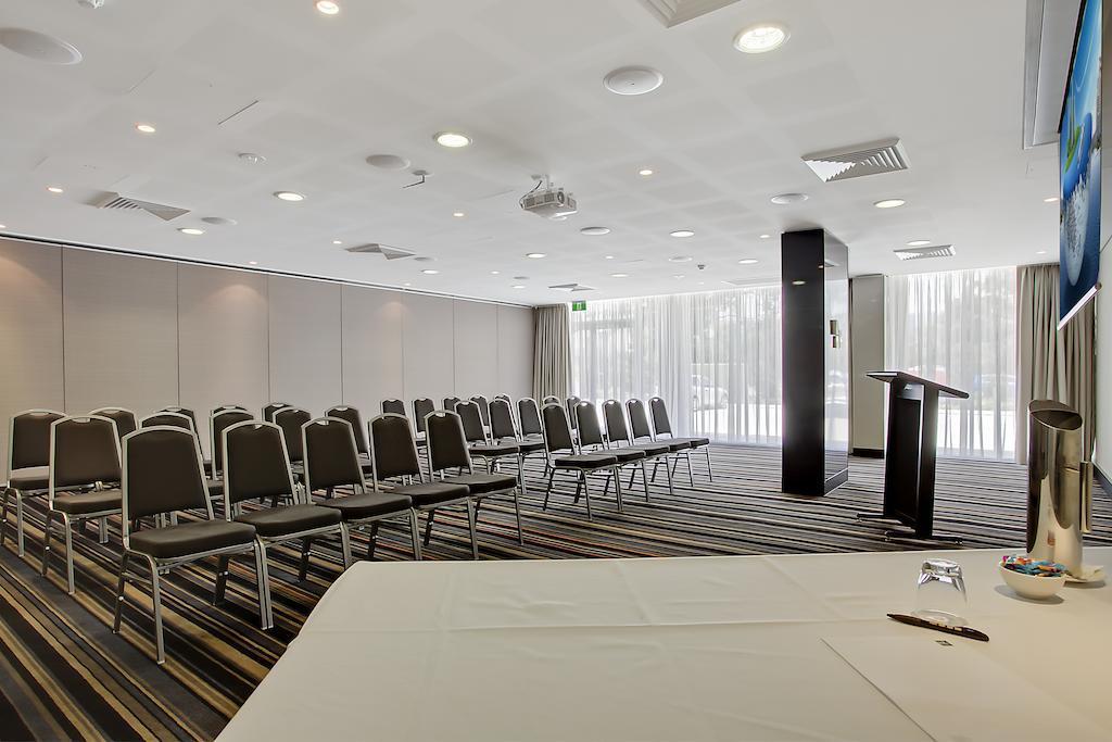 Quality Suites Pioneer Sands Wollongong Bagian luar foto