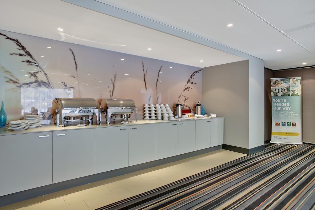Quality Suites Pioneer Sands Wollongong Bagian luar foto