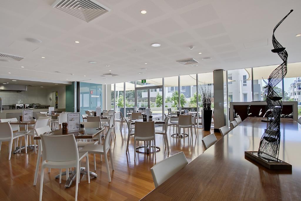 Quality Suites Pioneer Sands Wollongong Bagian luar foto