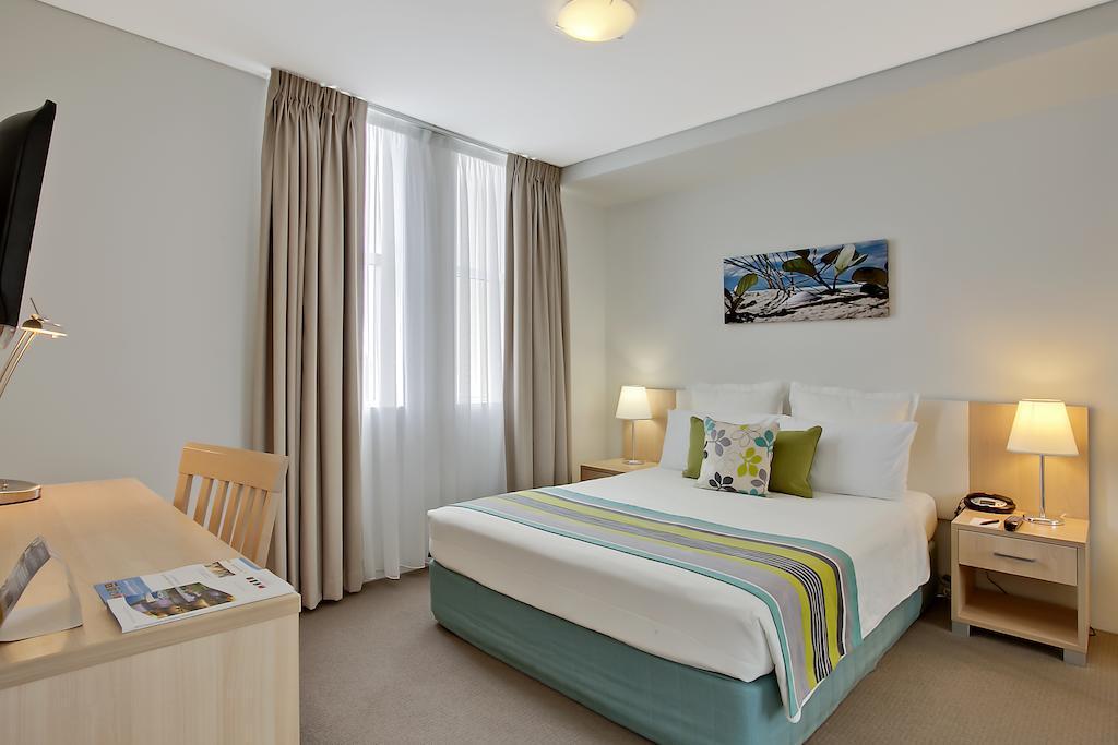 Quality Suites Pioneer Sands Wollongong Bagian luar foto