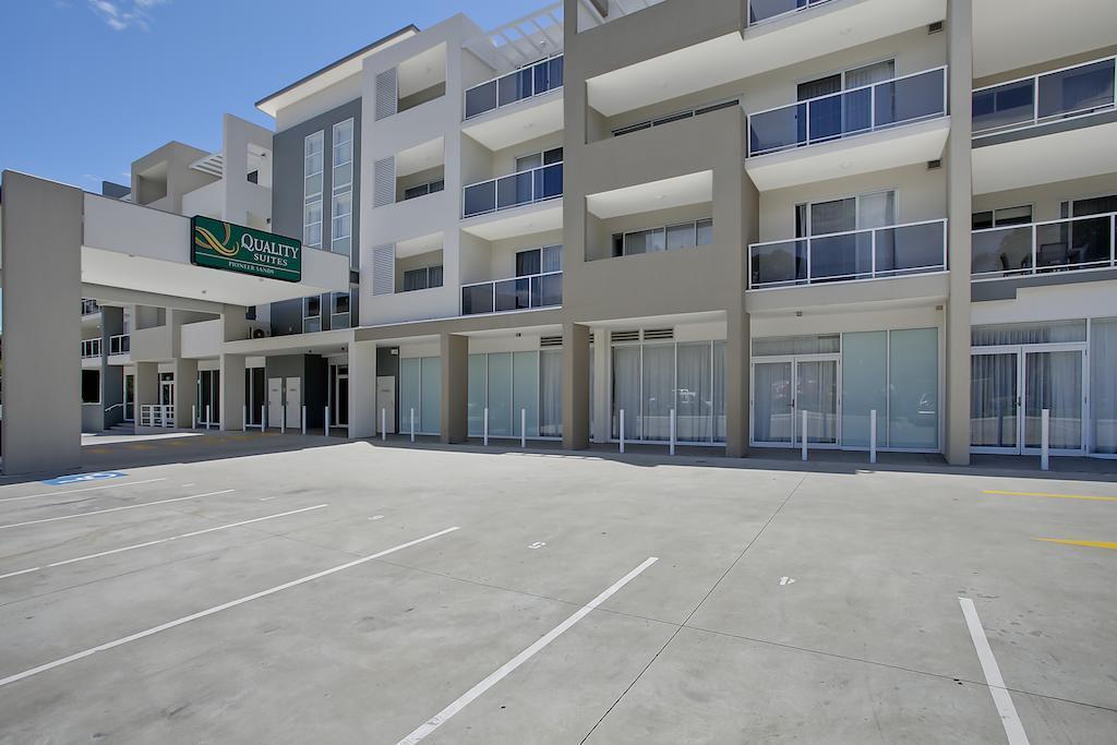 Quality Suites Pioneer Sands Wollongong Bagian luar foto