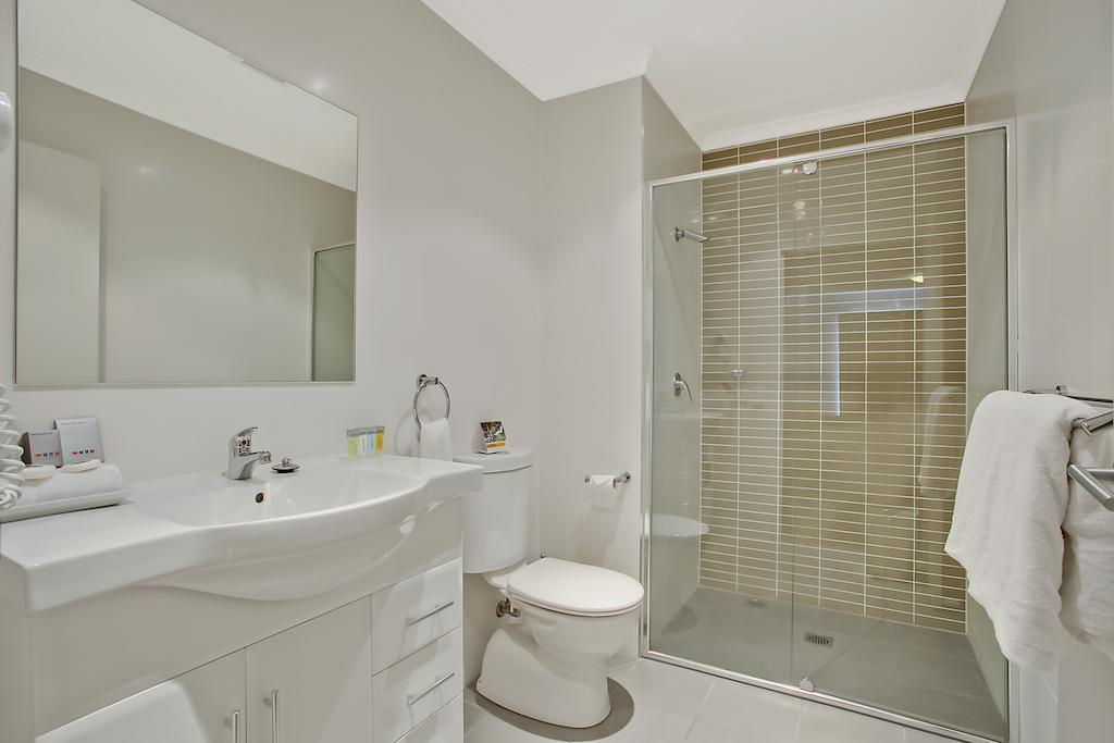 Quality Suites Pioneer Sands Wollongong Bagian luar foto