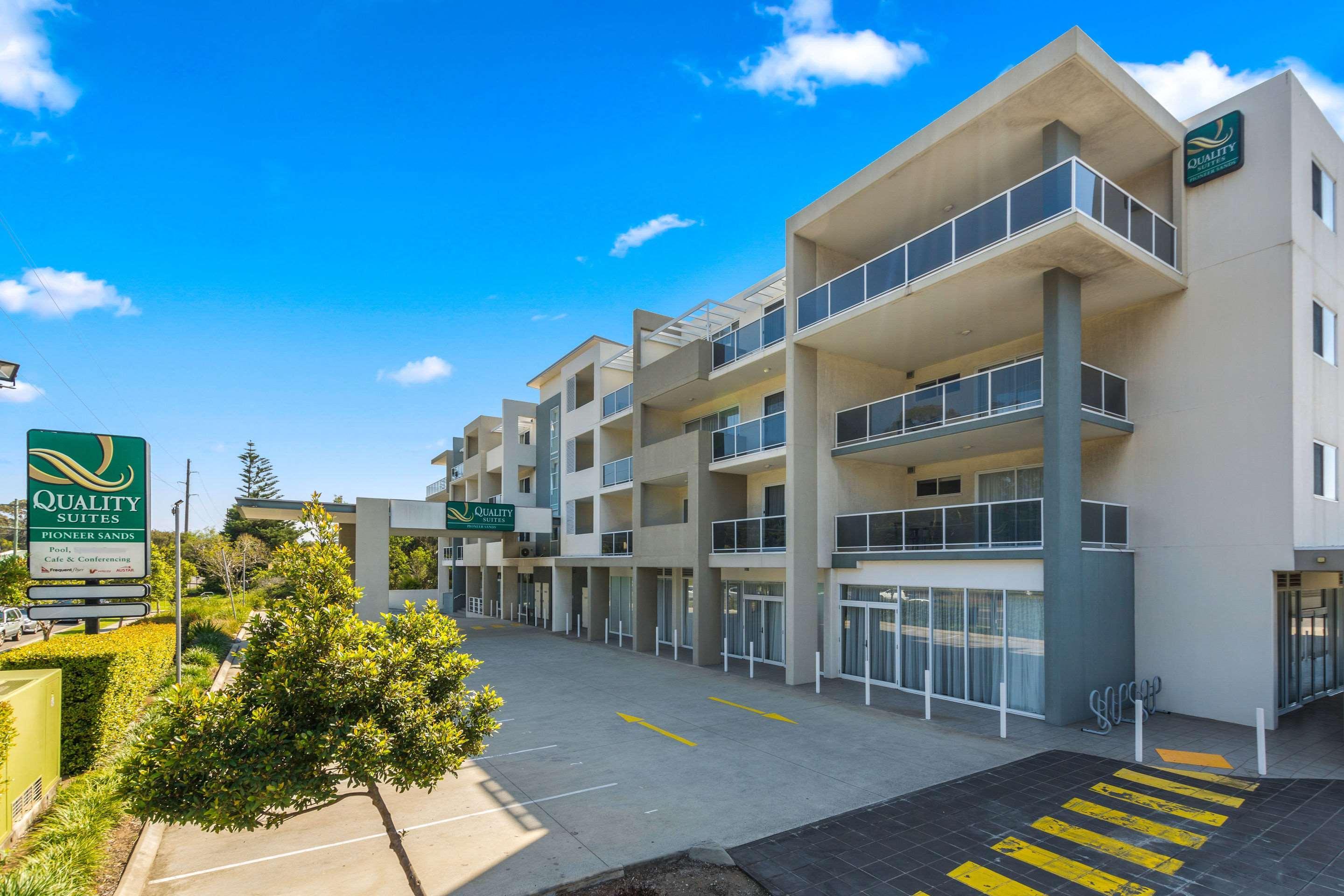 Quality Suites Pioneer Sands Wollongong Bagian luar foto