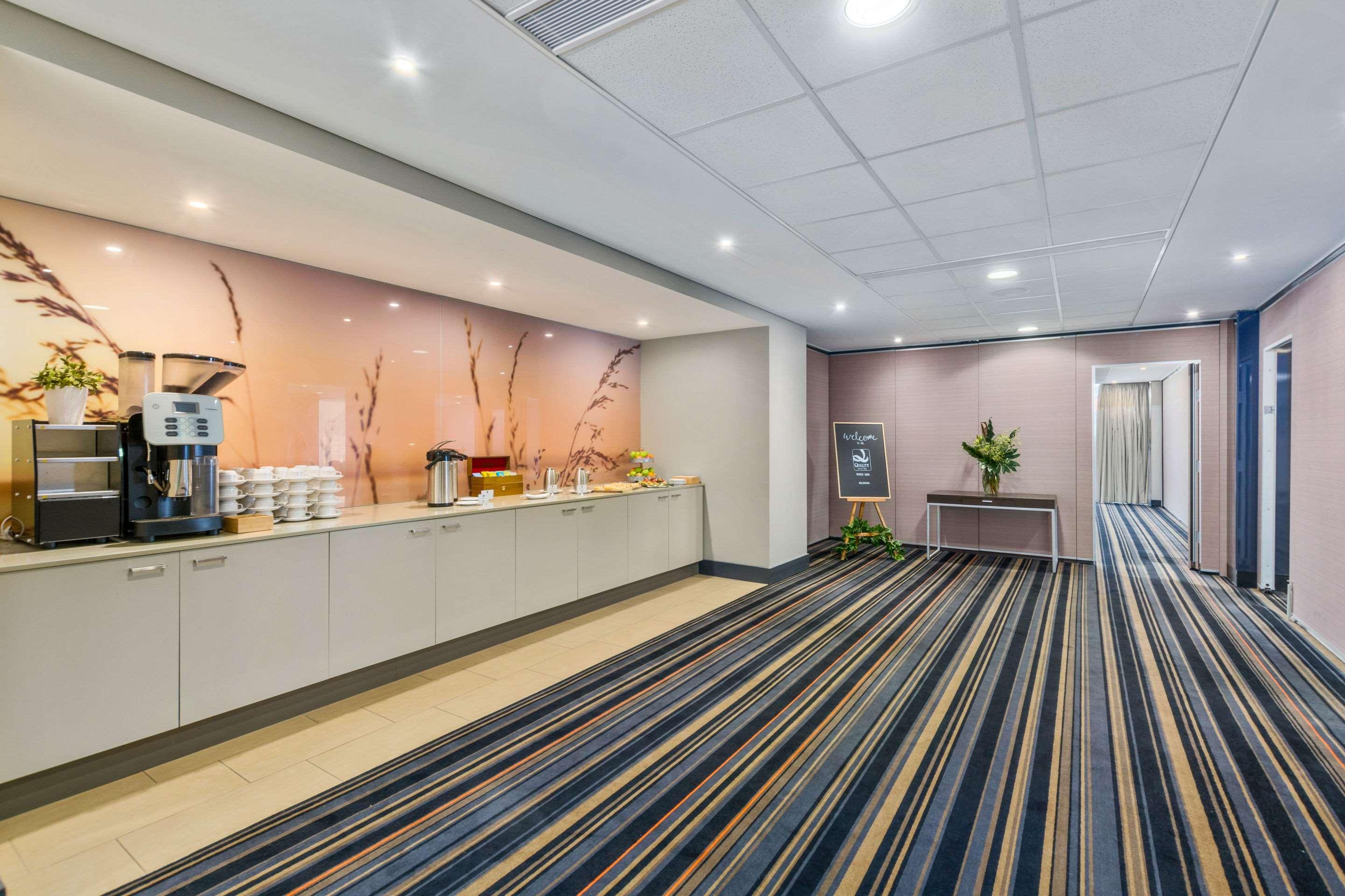 Quality Suites Pioneer Sands Wollongong Bagian luar foto