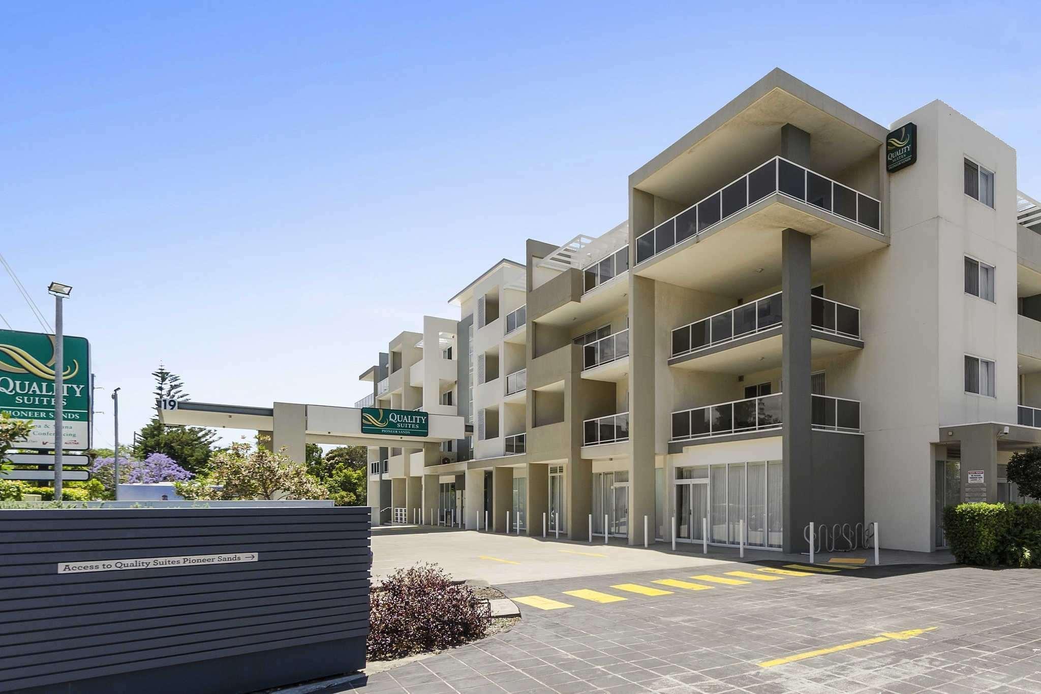 Quality Suites Pioneer Sands Wollongong Bagian luar foto