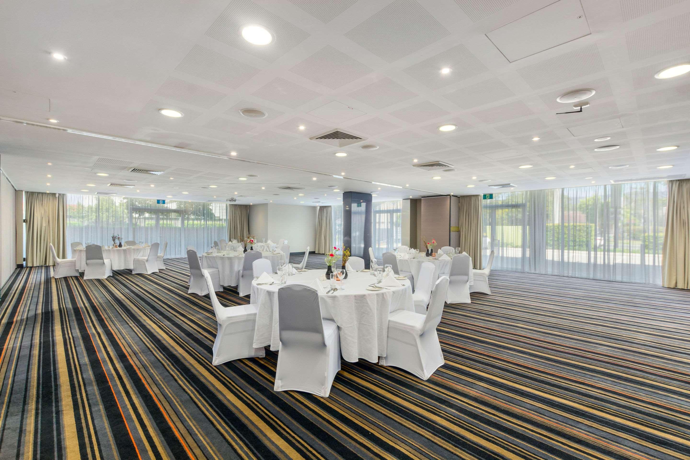 Quality Suites Pioneer Sands Wollongong Bagian luar foto