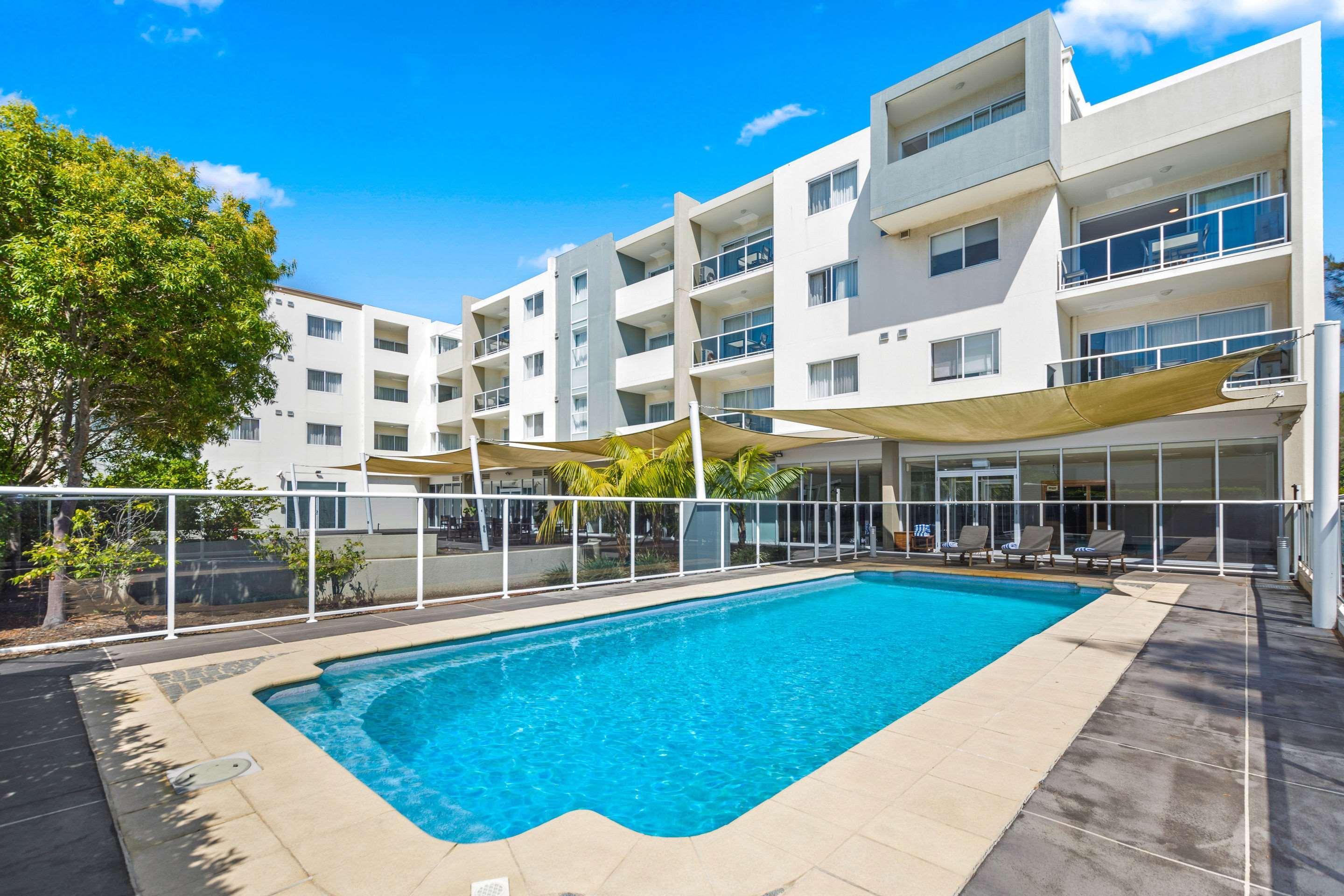 Quality Suites Pioneer Sands Wollongong Bagian luar foto