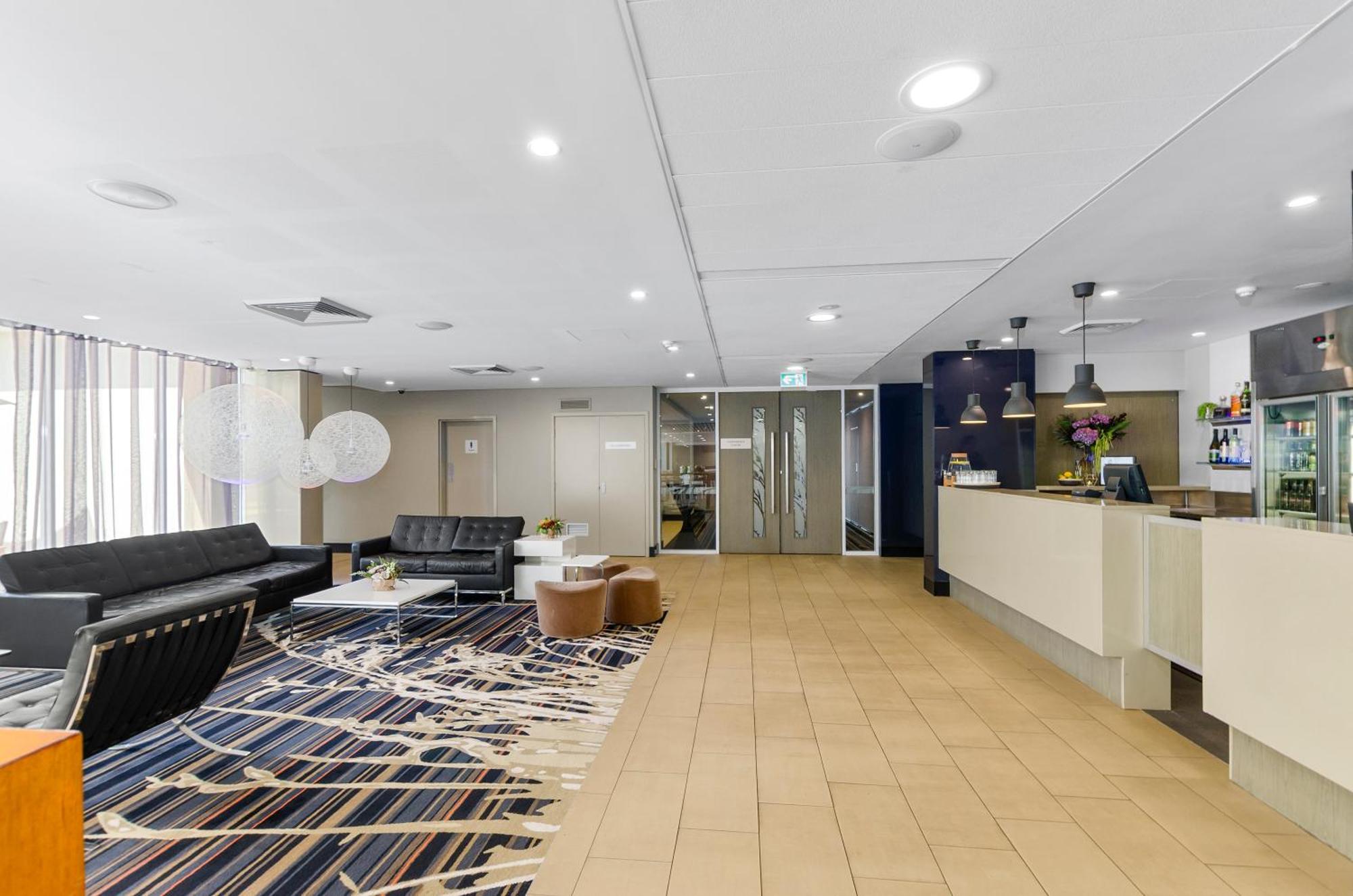 Quality Suites Pioneer Sands Wollongong Bagian luar foto