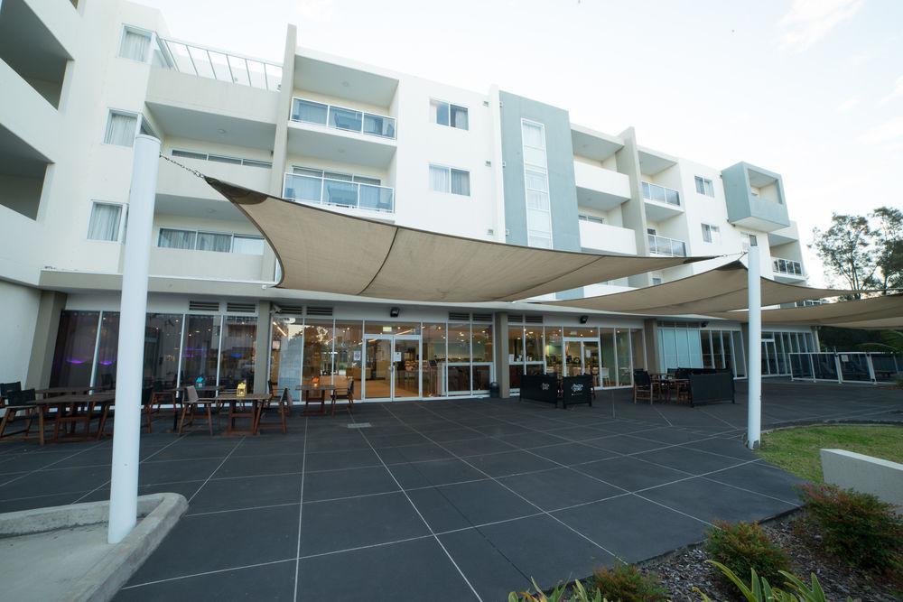 Quality Suites Pioneer Sands Wollongong Bagian luar foto