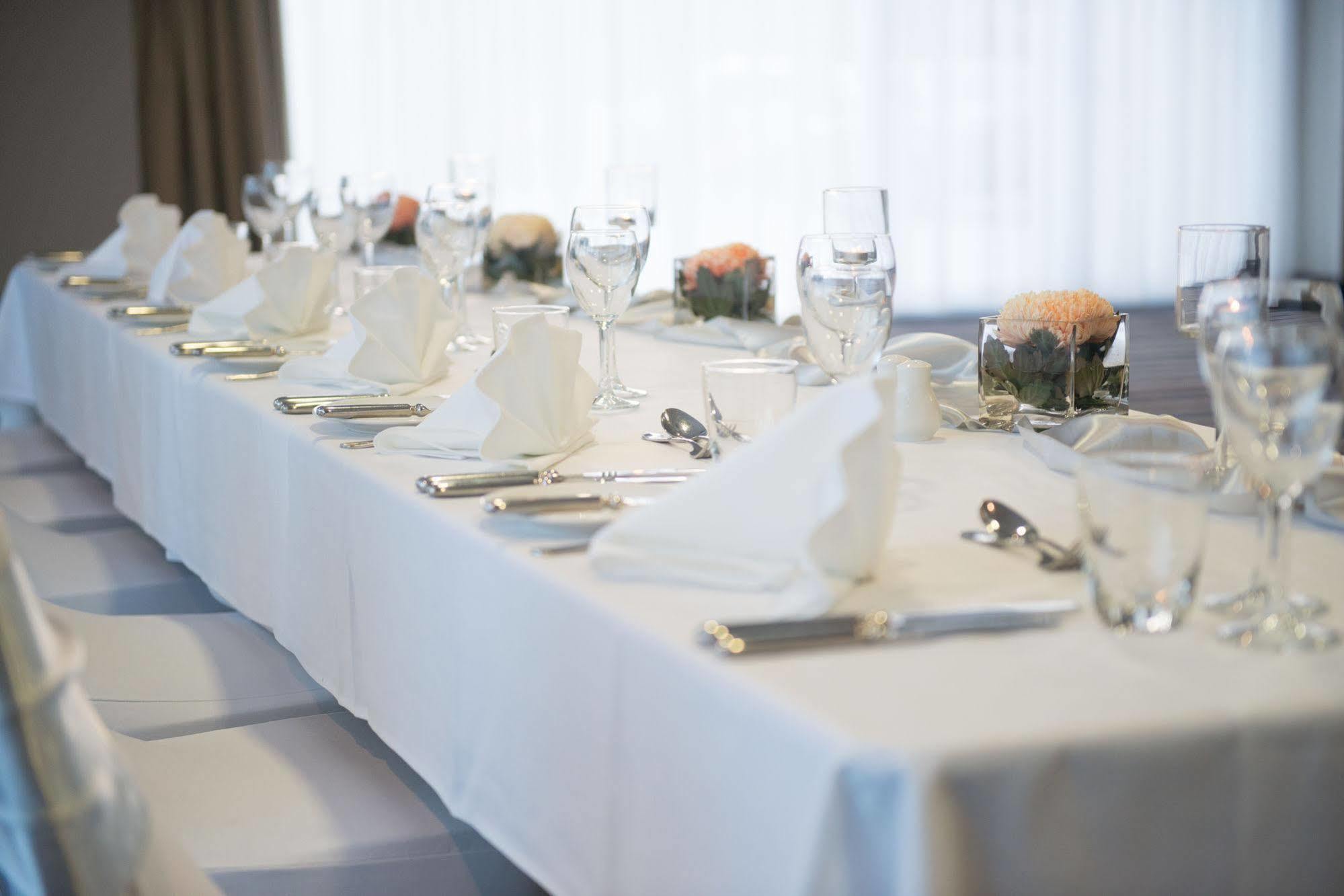 Quality Suites Pioneer Sands Wollongong Bagian luar foto