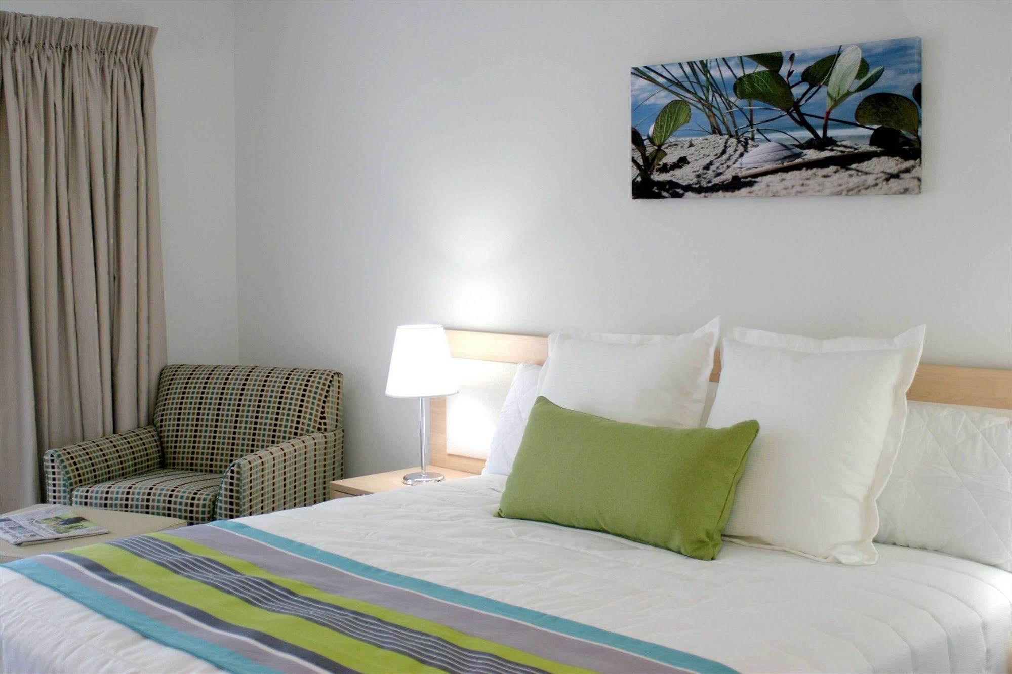 Quality Suites Pioneer Sands Wollongong Bagian luar foto