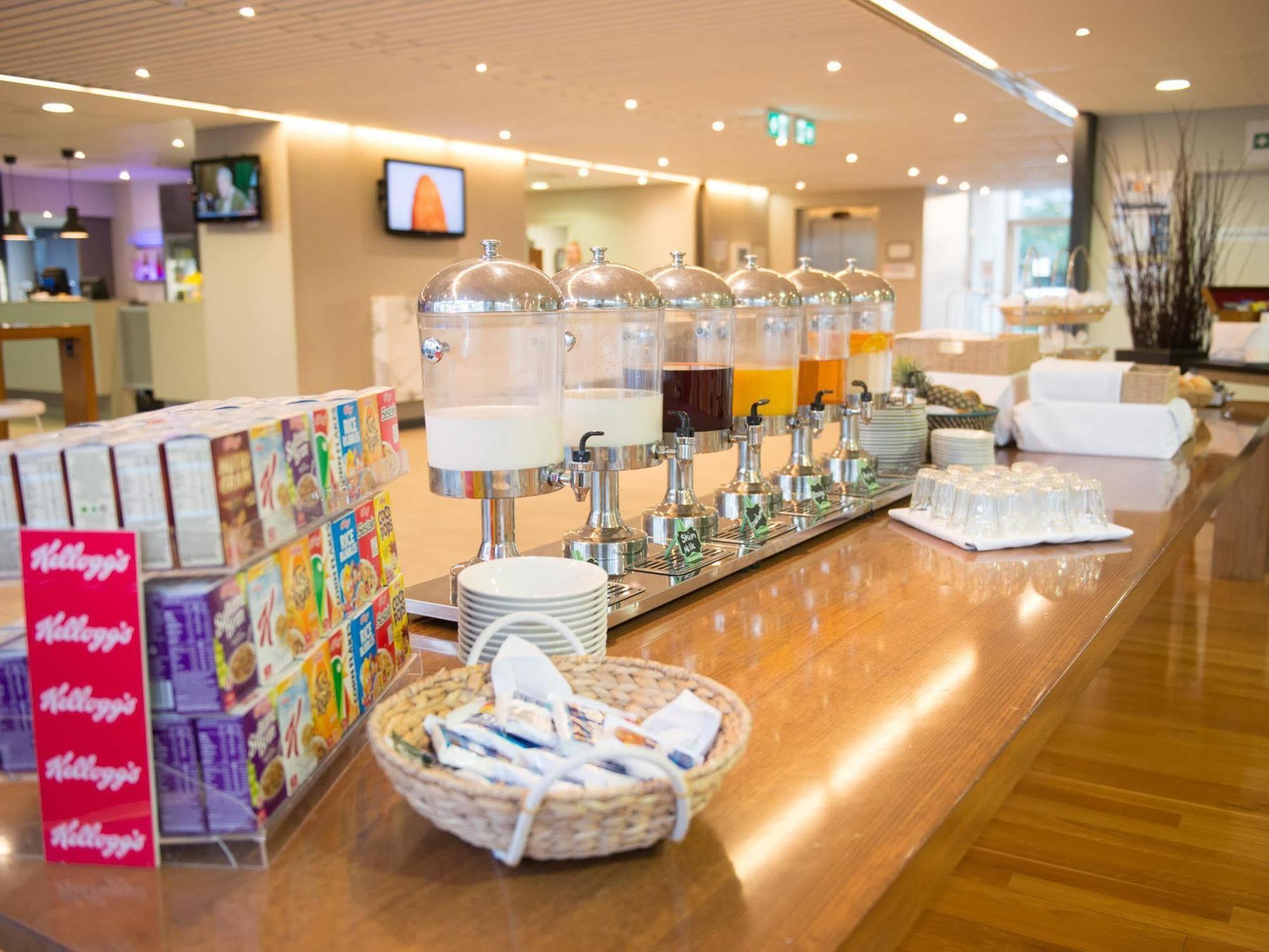 Quality Suites Pioneer Sands Wollongong Bagian luar foto